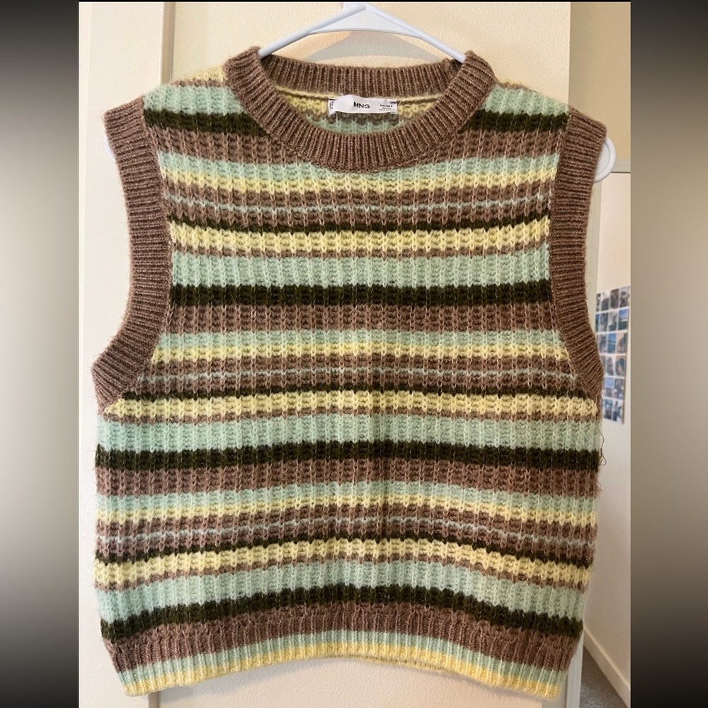 Sleeveless sweater, never used. Brown, yellow, light blue